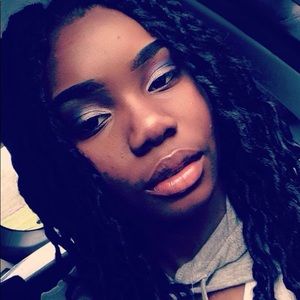 Meet your Posher, Macy